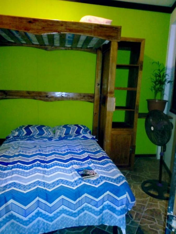 The Venue - Utila Hostel Exterior photo