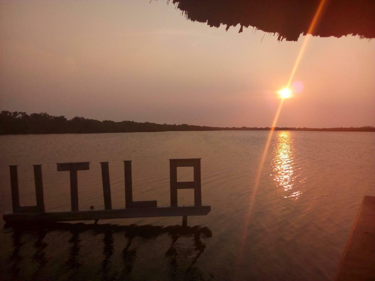 The Venue - Utila Hostel Exterior photo